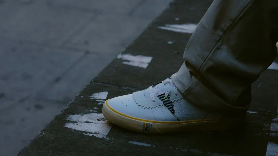 buty i spodnie męskie